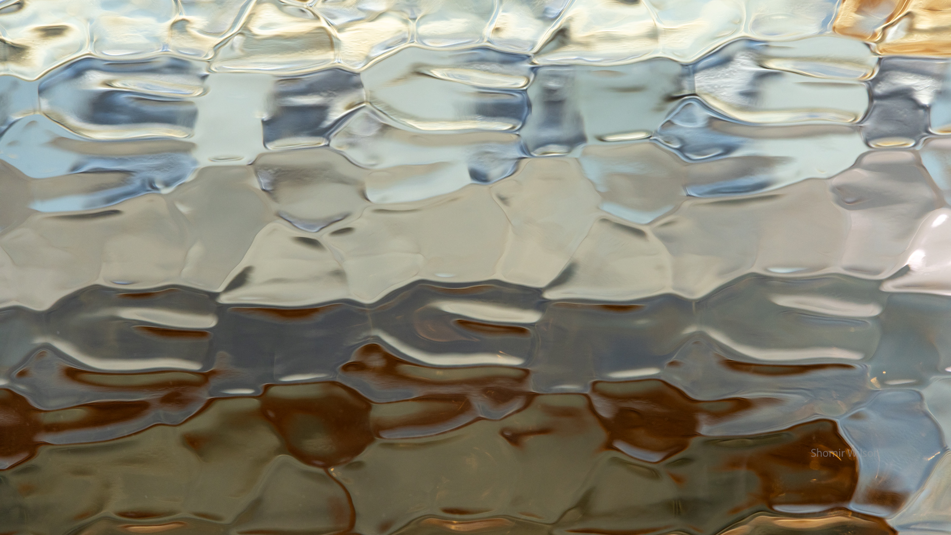 soft shapes through disorted glass